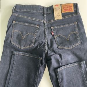 NWT Levi’s classic mid-rise skinny jeans